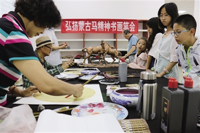 盛夏休闲日 相聚野马图 呼和浩特第五届敕勒川民间文化旅游艺术周开幕