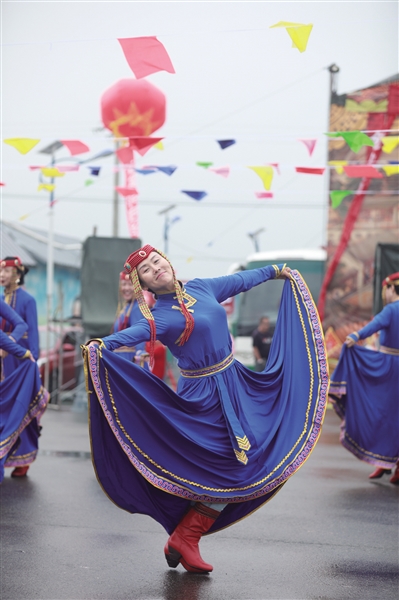 盛夏休闲日 相聚野马图 呼和浩特第五届敕勒川民间文化旅游艺术周开幕