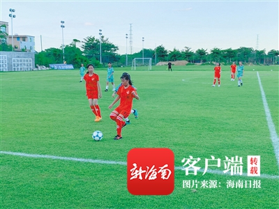 海南超千名足球少年比拼球技