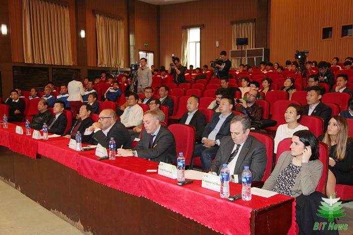 北京理工足球俱乐部举办股权互助新闻公布会