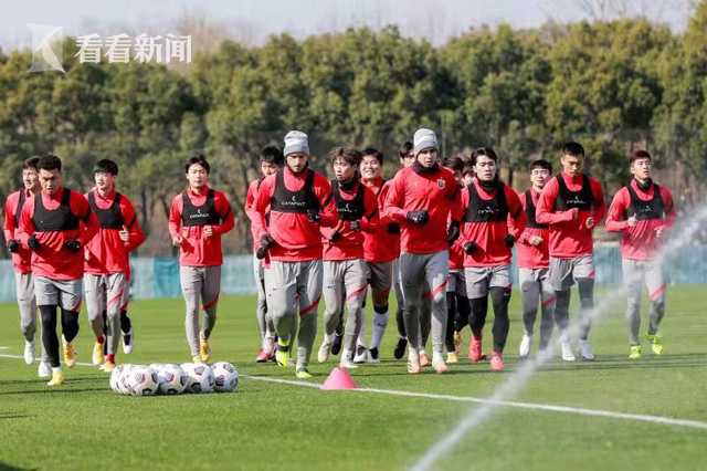 90c9c9615e21c9a2fc99a7ad0c7740f4.jpg 上海海港足球队 新主帅正式到位